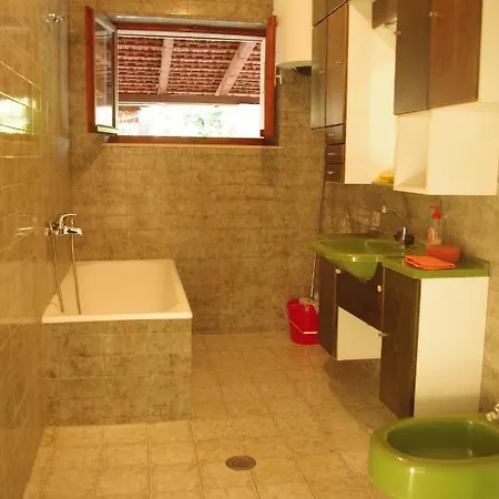 Apartman For Eight People * لومباردا