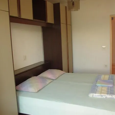 Apartman For Eight People شقة لومباردا