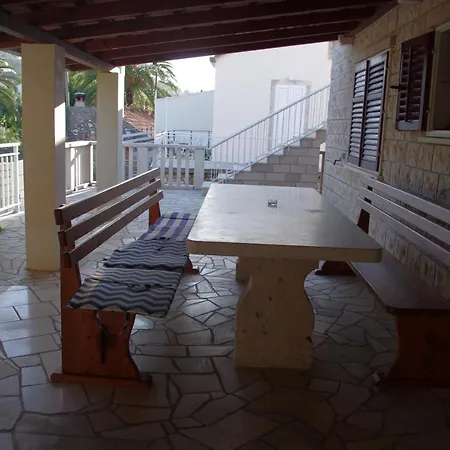 Apartman For Eight People Apartmán Lumbarda